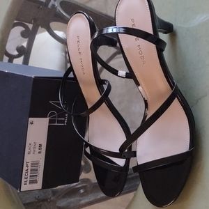 Pelle Moda Elecia Black 8.5 sandals